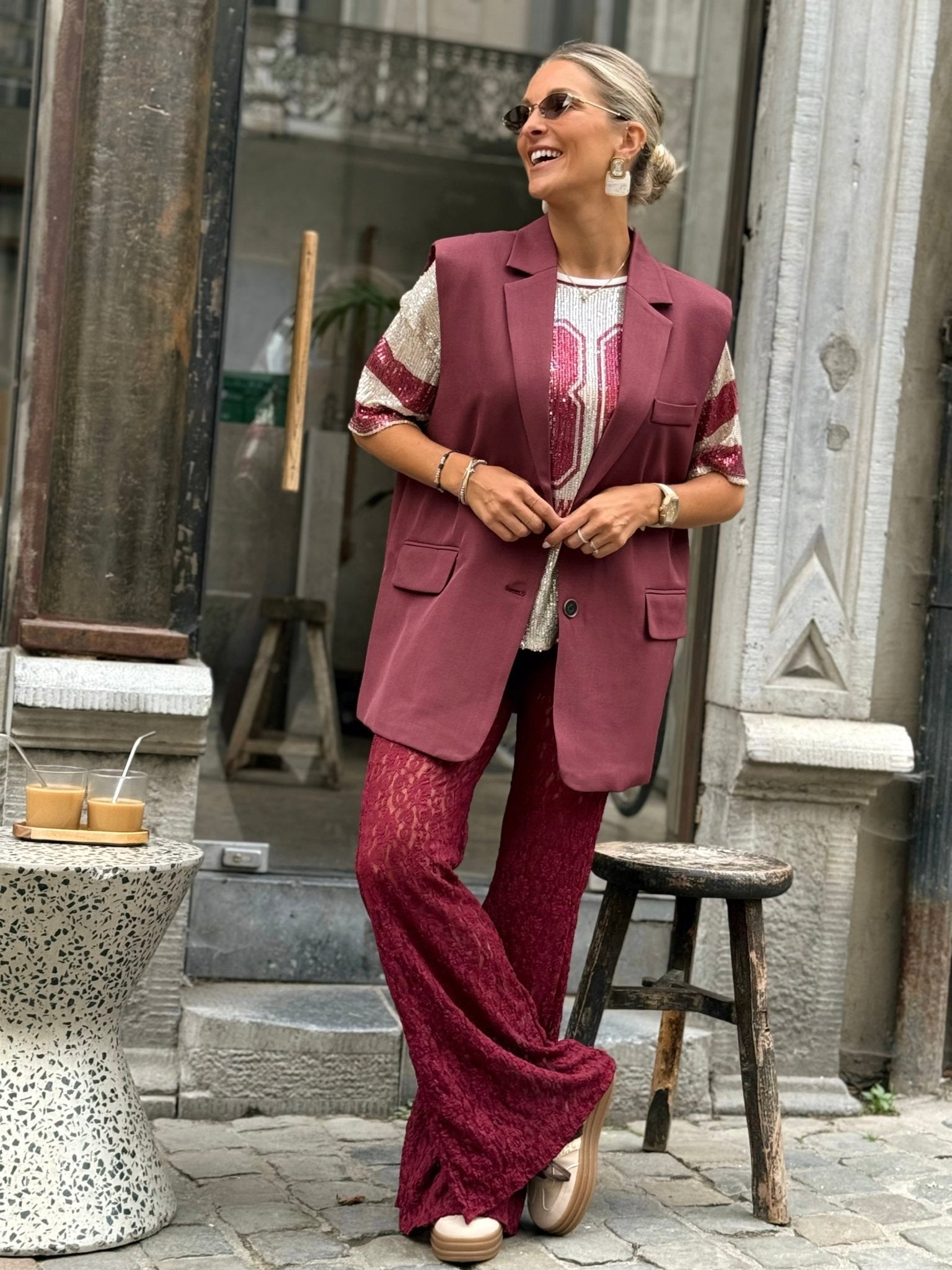 La pantalon Enissa bordeaux