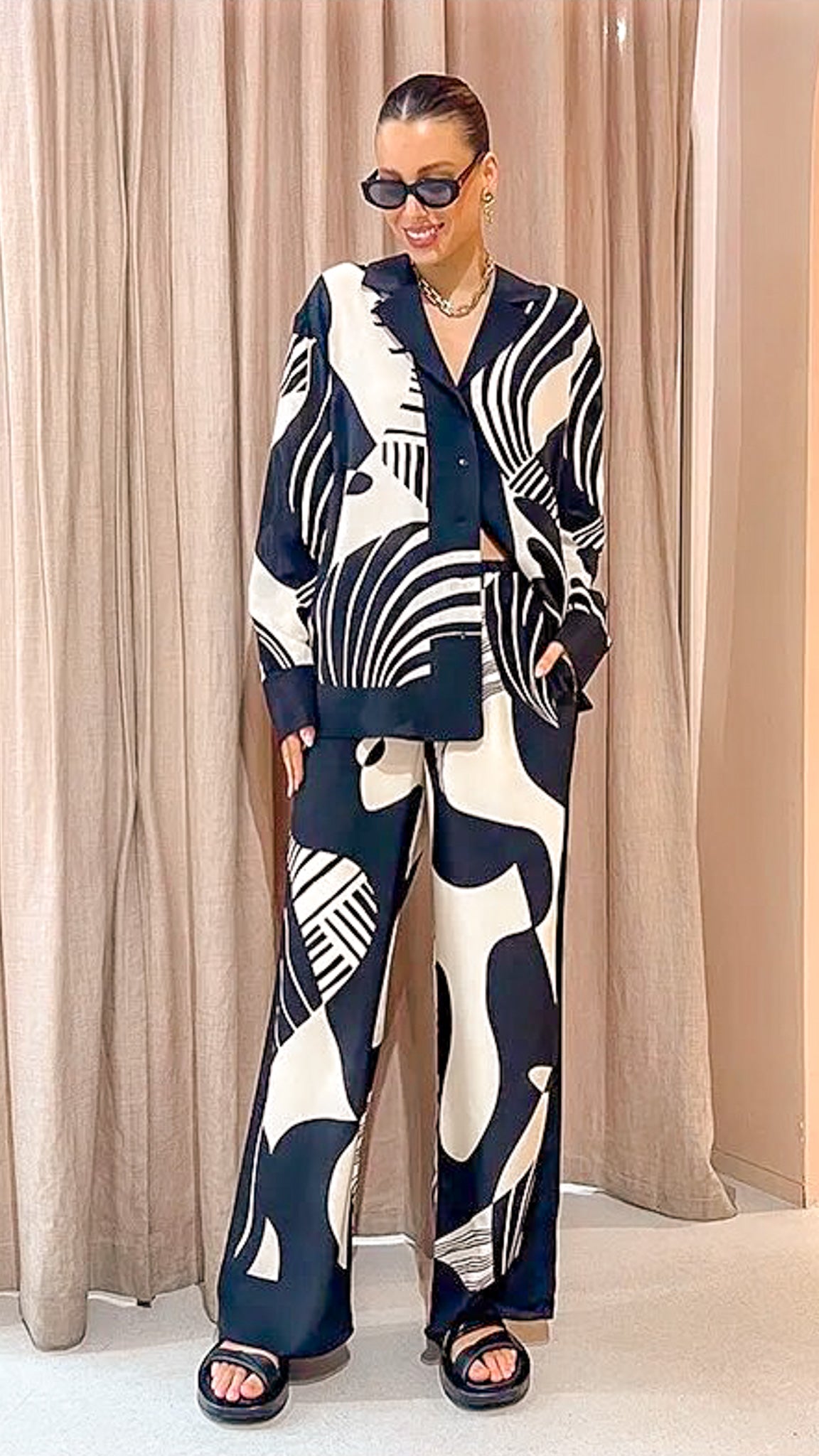 Amara Graphic Print Blouse And Pants Set