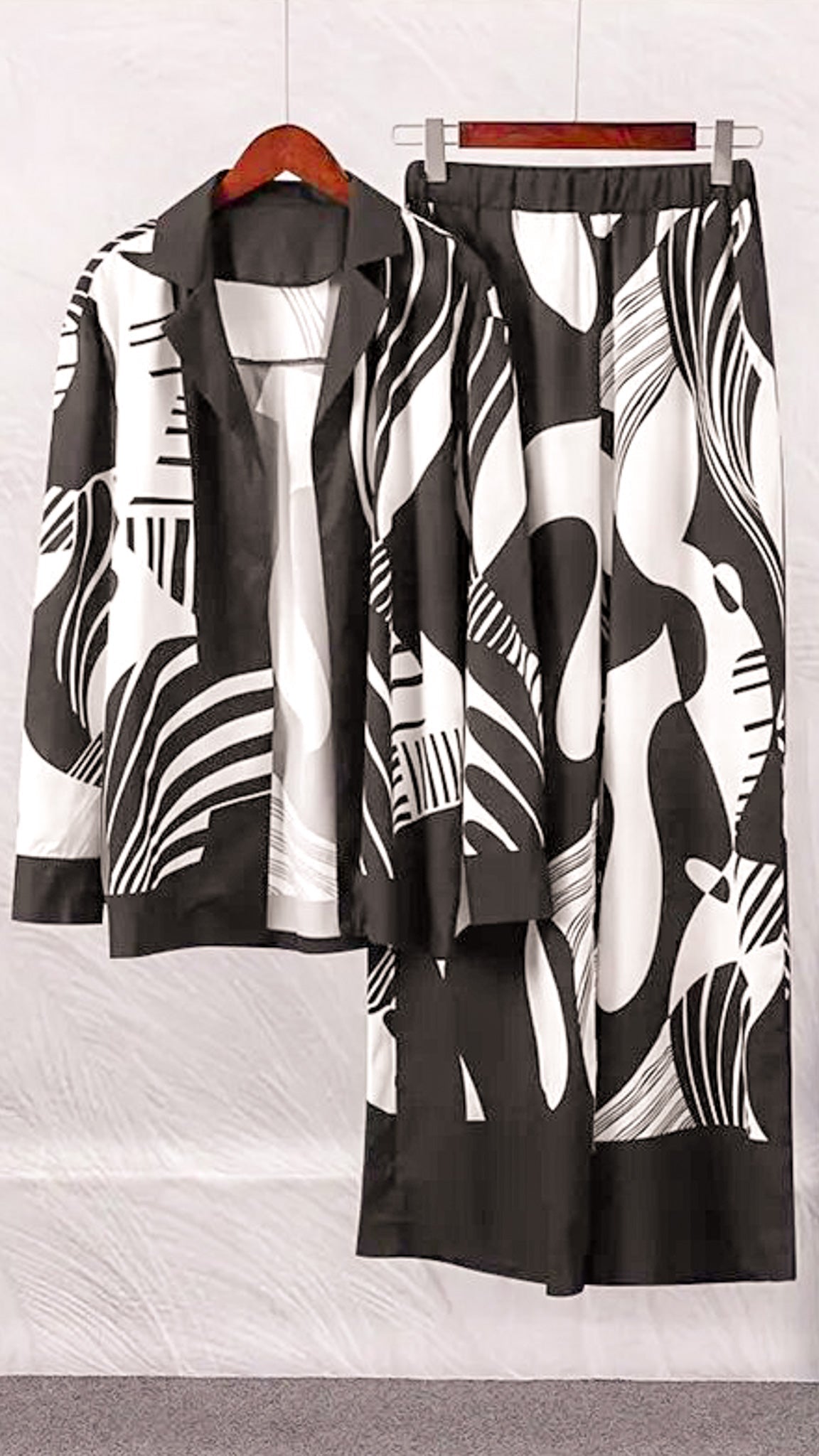 Amara Graphic Print Blouse And Pants Set