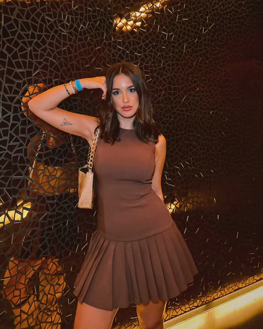 PLEATED BROWN SHORT DRESS