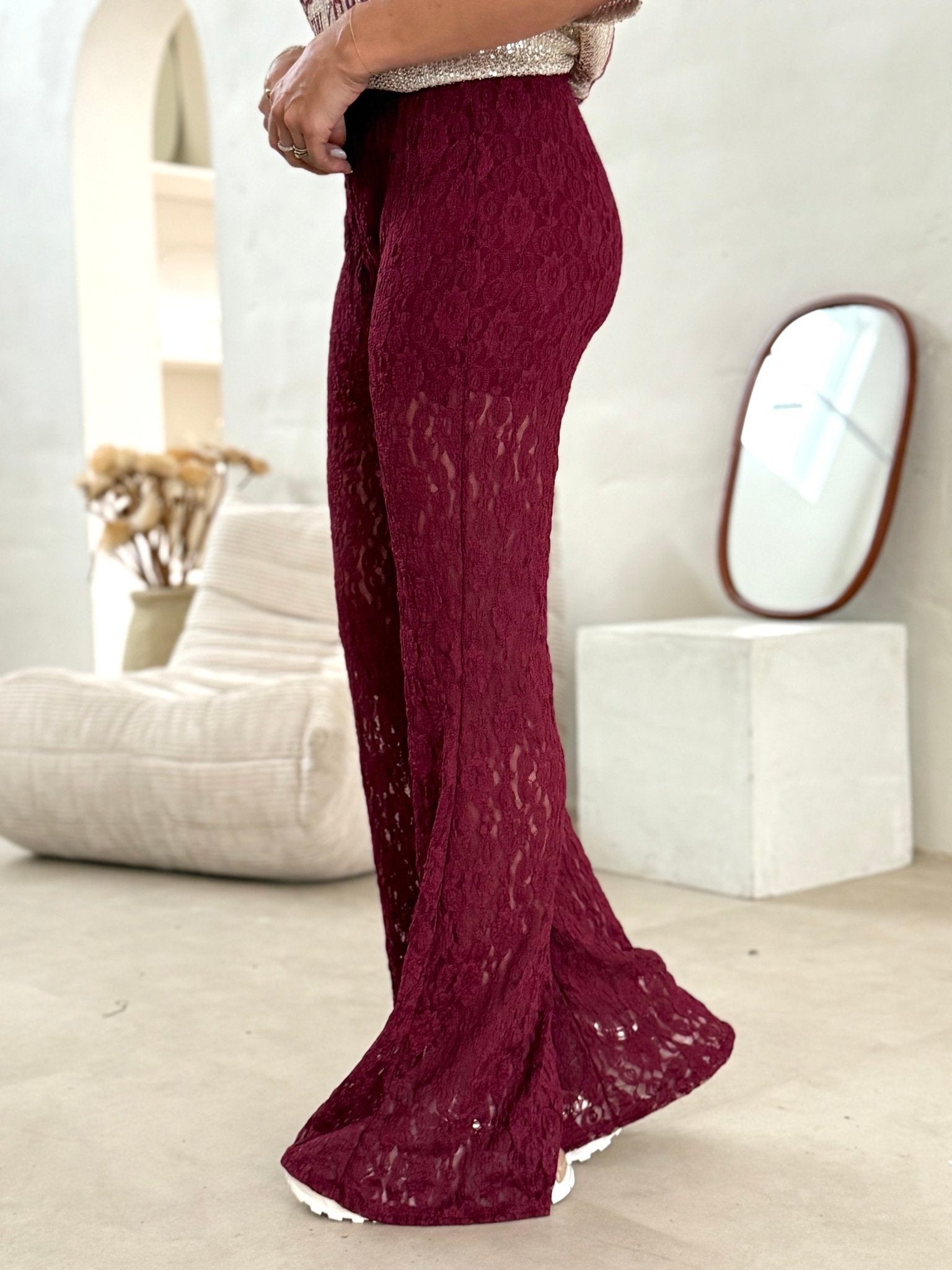 La pantalon Enissa bordeaux