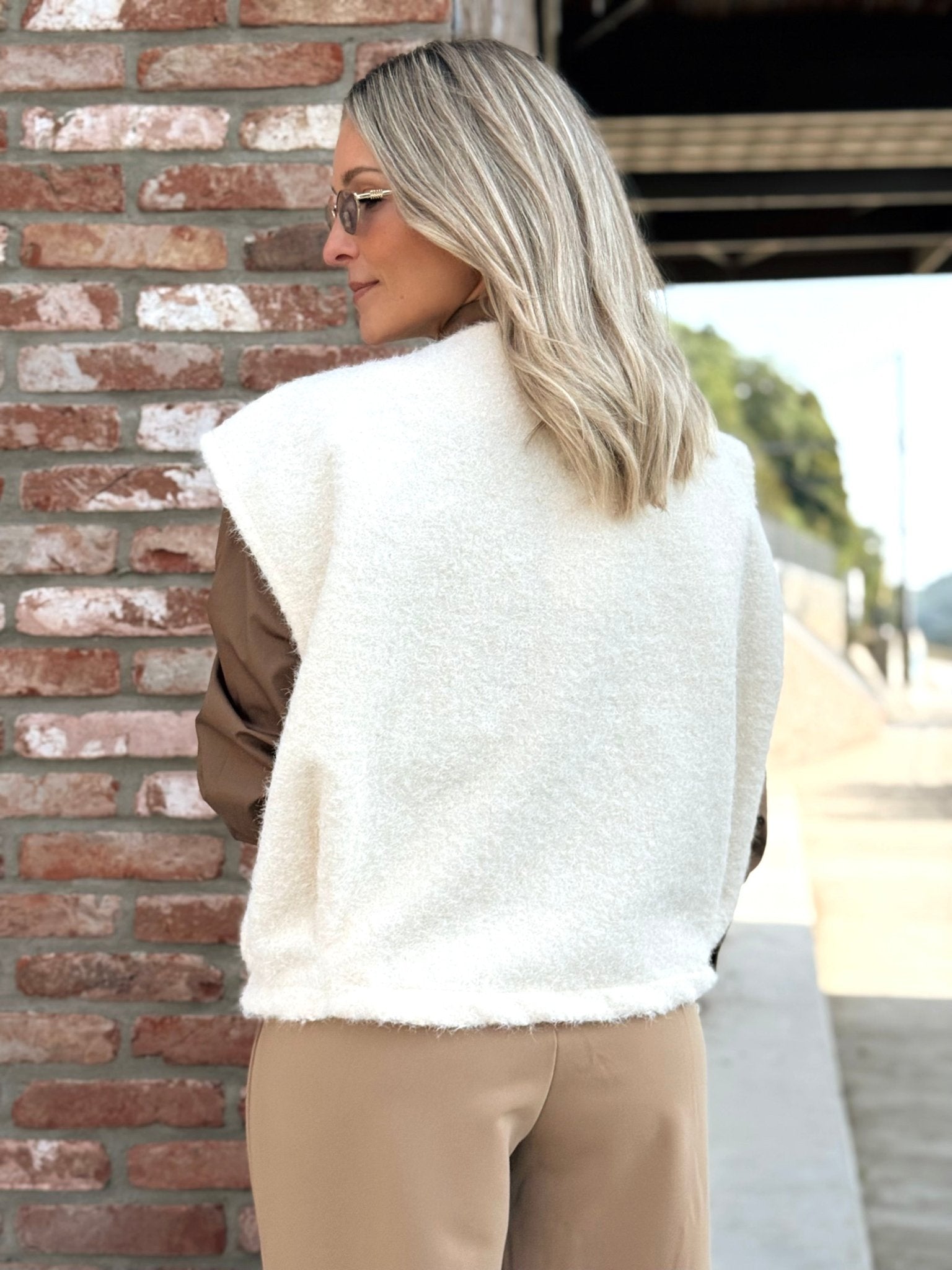 Le gilet sans manche clara blanc casse