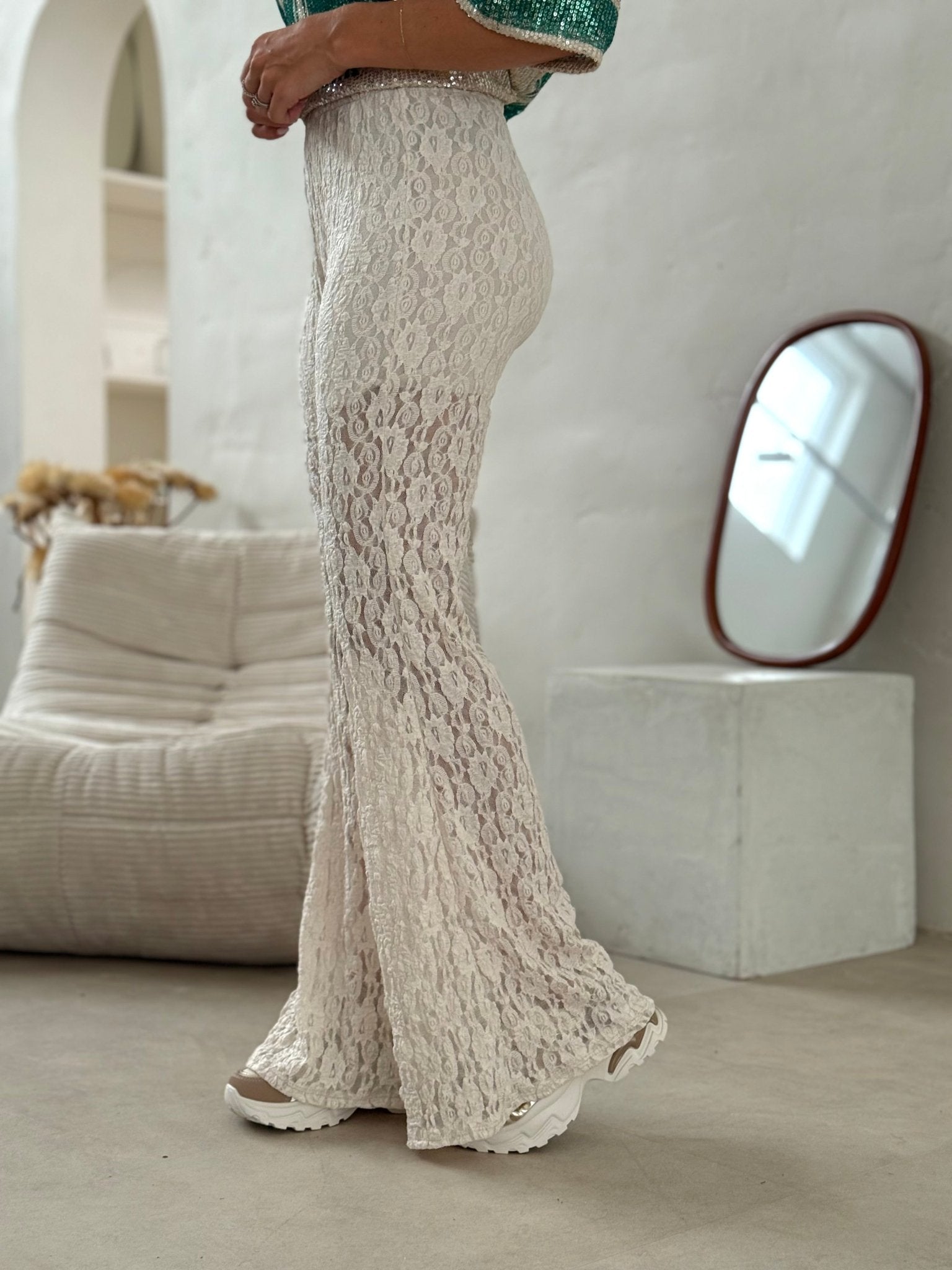 Le pantalon Enissa beige