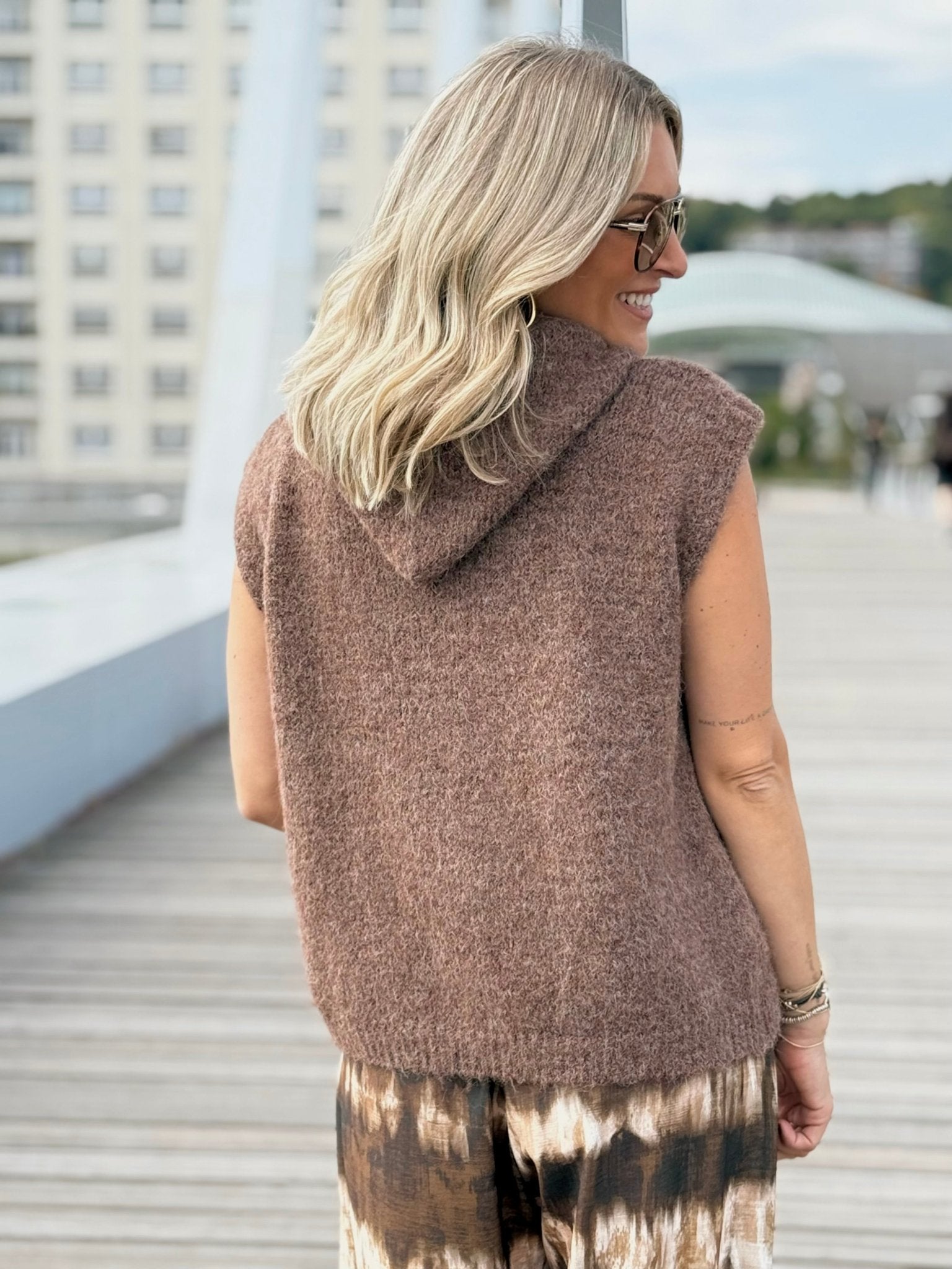 Le pull sans manche June marron